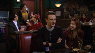 Revisit <i>How I Met Your Mother</i>’s weirdest background gag